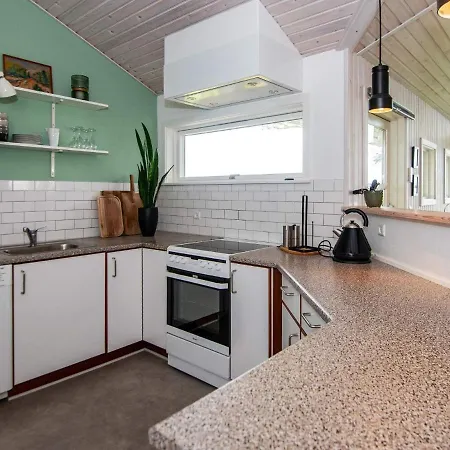 6 Person Holiday In Prázdninový dům