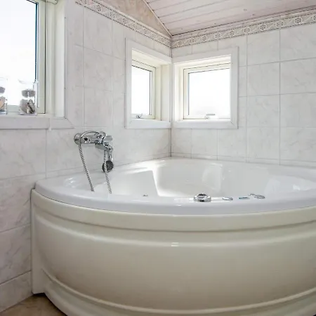 6 Person Holiday In Prázdninový dům