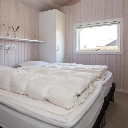 6 Person Holiday In
